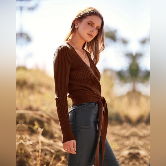 EUC BTFBM Women Wrap Deep V Neck Long Sleeve Cropped Pull Over Sweater - Picture 4 of 15